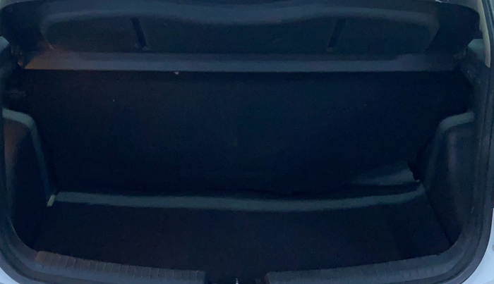 2014 Hyundai Grand i10 SPORTZ 1.2 KAPPA VTVT, Petrol, Manual, 83,924 km, Boot Inside