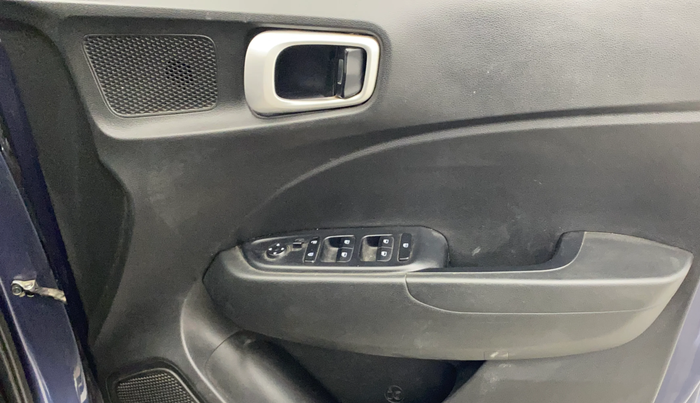 2021 Hyundai VENUE S 1.2, Petrol, Manual, 98,506 km, Driver Side Door Panels Control