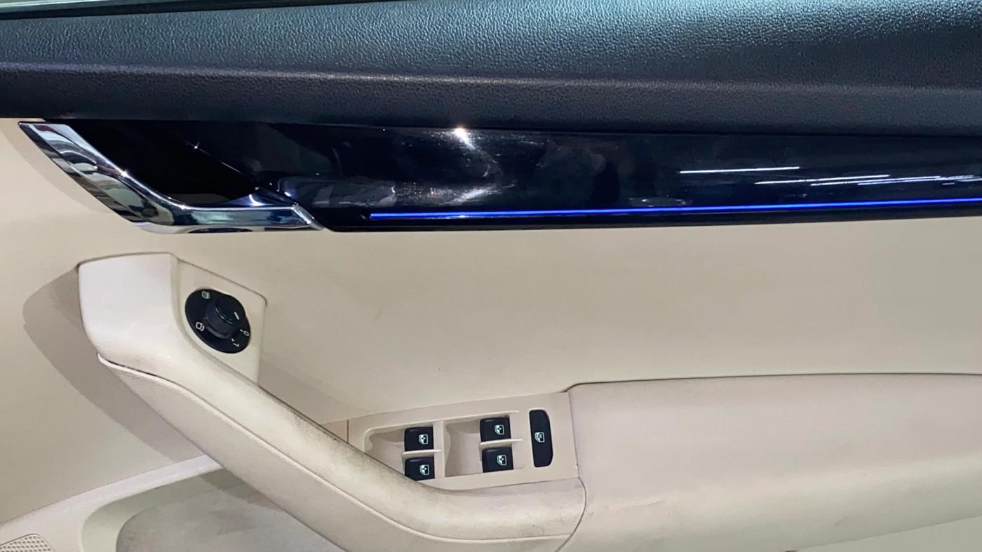 2019 Skoda Octavia L&K 1.8 TSI AT, Petrol, Automatic, 72,775 km, Driver Side Door Panels Control