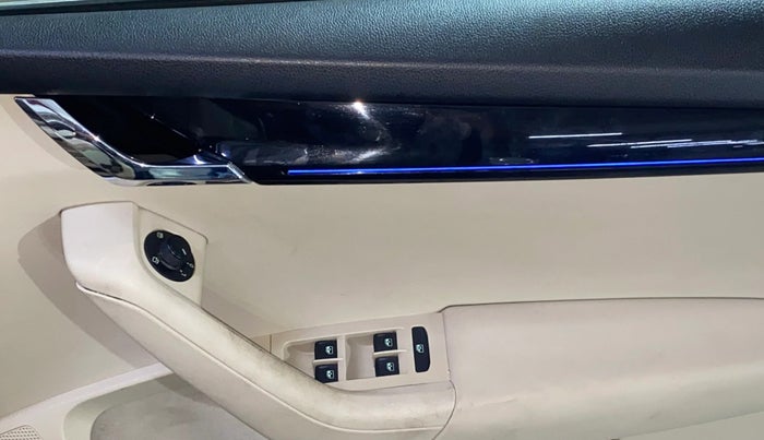 2019 Skoda Octavia L&K 1.8 TSI AT, Petrol, Automatic, 72,775 km, Driver Side Door Panels Control