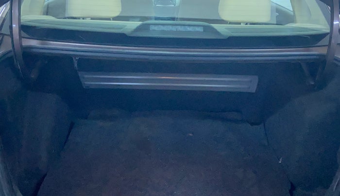 2016 Volkswagen Vento HIGHLINE 1.6 MPI, Petrol, Manual, 88,515 km, Boot Inside