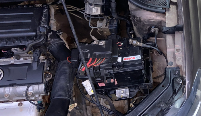 2016 Volkswagen Vento HIGHLINE 1.6 MPI, Petrol, Manual, 88,515 km, Engine View - Left