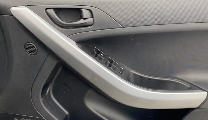 2020 Tata NEXON XM SUNROOF PETROL, Petrol, Manual, 38,775 km, Driver Side Door Panels Control