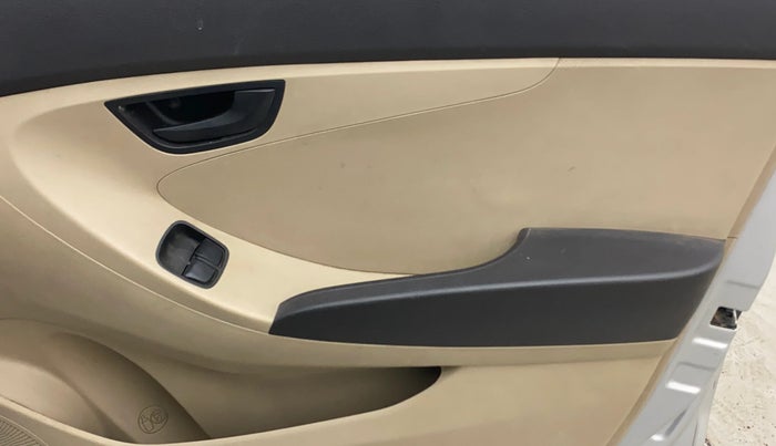 2015 Hyundai Eon ERA +, Petrol, Manual, 85,616 km, Driver Side Door Panels Control