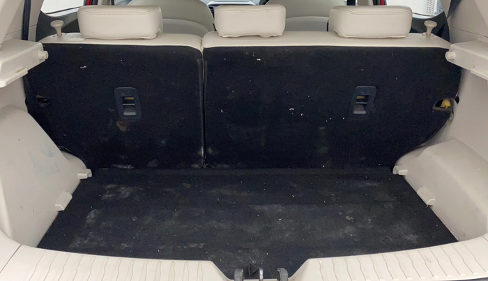 2021 Mahindra XUV300 W8 (O) 1.2 PETROL, Petrol, Manual, 1,10,613 km, Boot Inside