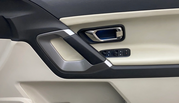 2021 Tata Safari XZ PLUS, Diesel, Manual, 1,20,494 km, Driver Side Door Panels Control