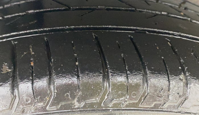 2017 Maruti Ciaz ALPHA  AT 1.4  PETROL, Petrol, Automatic, 1,21,500 km, Right Rear Tyre Tread