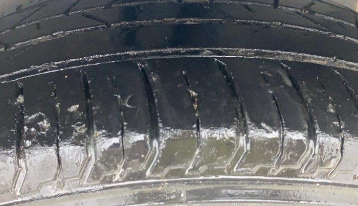 2017 Maruti Ciaz ALPHA  AT 1.4  PETROL, Petrol, Automatic, 1,21,500 km, Left Rear Tyre Tread