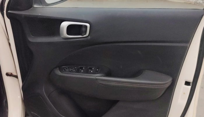 2019 Hyundai VENUE SX 1.0 (O) TURBO, Petrol, Manual, 43,077 km, Driver Side Door Panels Control