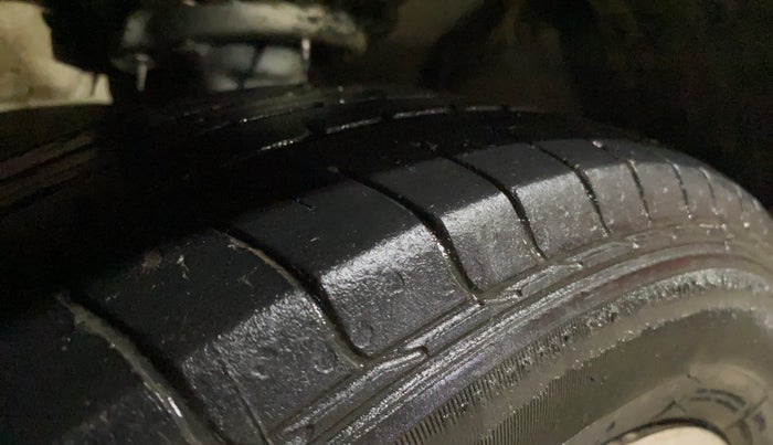 2018 Hyundai Elite i20 MAGNA EXECUTIVE 1.2, CNG, Manual, 73,543 km, Left Front Tyre Tread