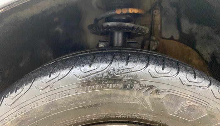 2015 Volkswagen Polo COMFORTLINE 1.2L, Petrol, Manual, 73,819 km, Left Front Tyre Tread