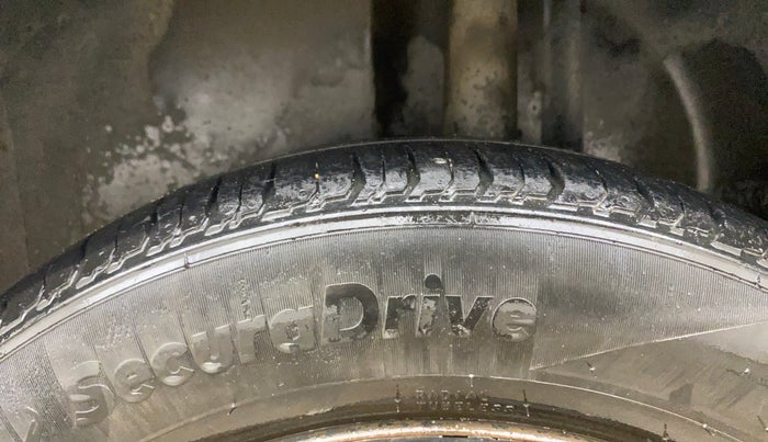 2015 Volkswagen Polo COMFORTLINE 1.2L, Petrol, Manual, 73,819 km, Left Rear Tyre Tread