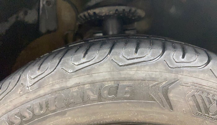 2015 Volkswagen Polo COMFORTLINE 1.2L, Petrol, Manual, 73,819 km, Right Front Tyre Tread