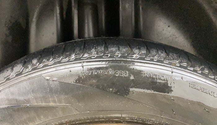 2015 Volkswagen Polo COMFORTLINE 1.2L, Petrol, Manual, 73,819 km, Right Rear Tyre Tread