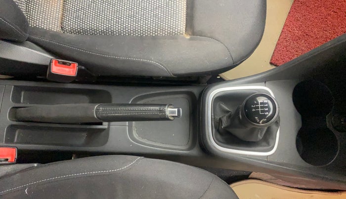 2015 Volkswagen Polo COMFORTLINE 1.2L, Petrol, Manual, 73,819 km, Gear Lever