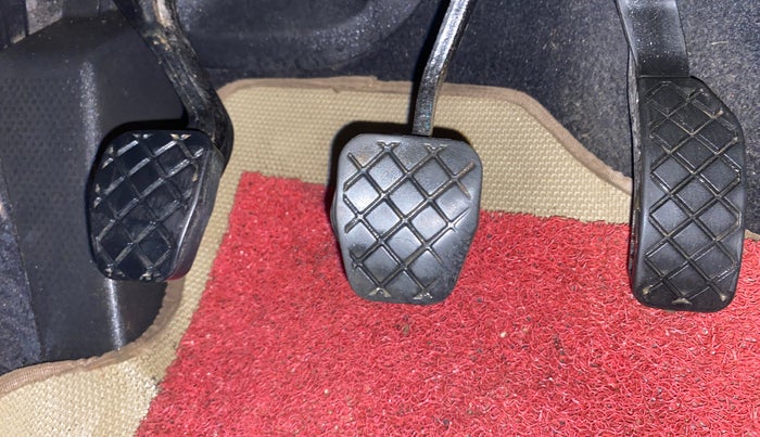 2015 Volkswagen Polo COMFORTLINE 1.2L, Petrol, Manual, 73,819 km, Pedals