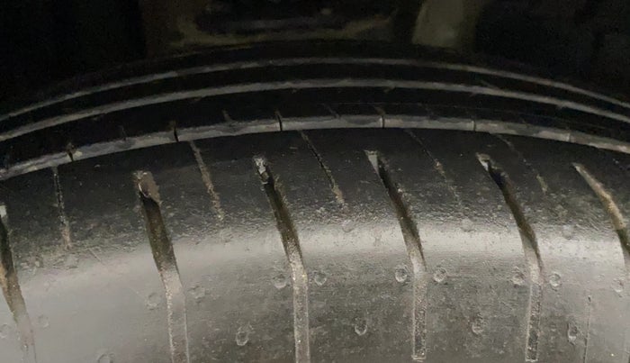 2021 Nissan MAGNITE XL, Petrol, Manual, 93,306 km, Right Front Tyre Tread