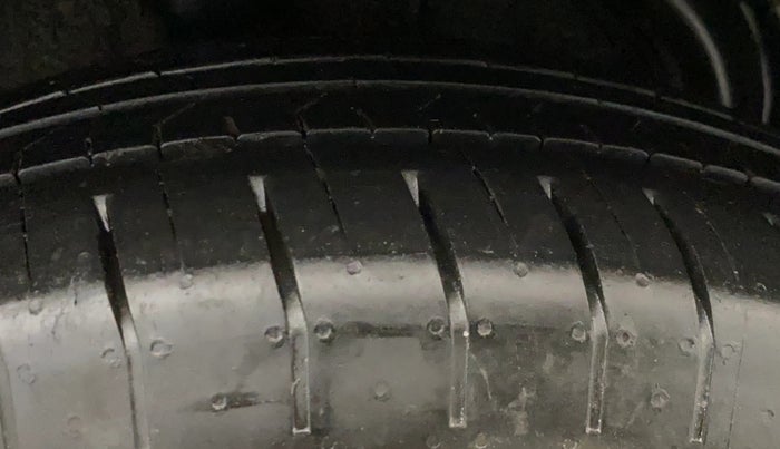 2021 Nissan MAGNITE XL, Petrol, Manual, 93,306 km, Right Rear Tyre Tread