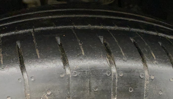 2021 Nissan MAGNITE XL, Petrol, Manual, 93,306 km, Left Front Tyre Tread