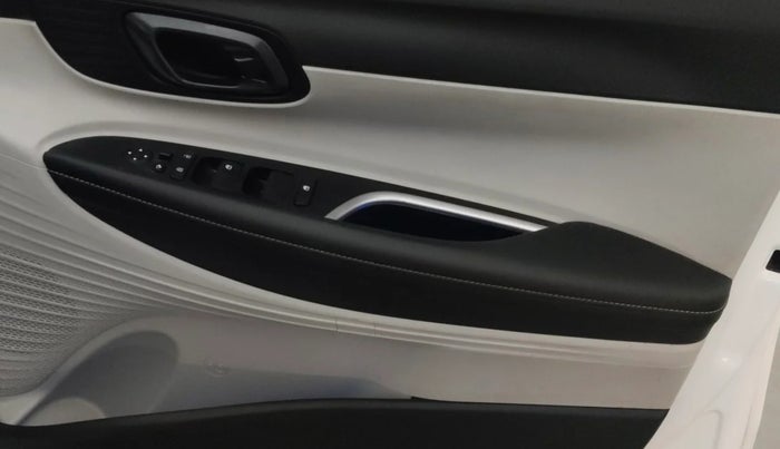 2024 Hyundai NEW I20 ASTA (O) 1.2 IVT, Petrol, Automatic, 9,274 km, Driver Side Door Panels Control