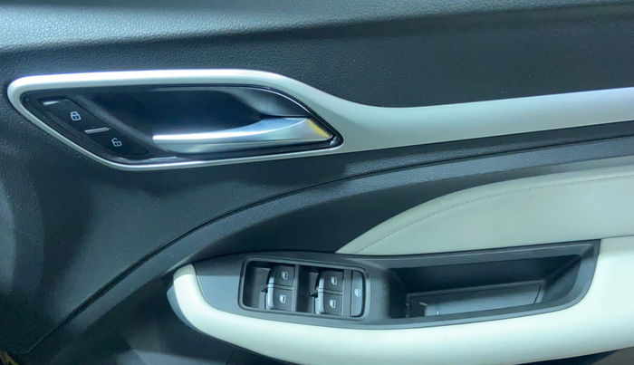 2023 MG ASTOR SMART 1.5 CVT, Petrol, Automatic, 11,966 km, Driver Side Door Panels Control