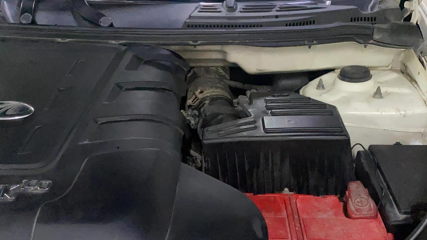2017 Mahindra XUV500 W4, Diesel, Manual, 74,259 km, Engine View - Left