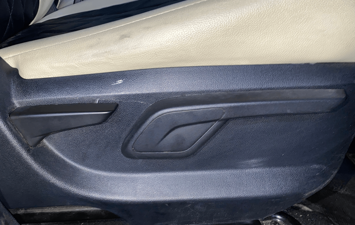 2018 Mahindra KUV 100 NXT K8 P 6 STR, Petrol, Manual, 85,392 km, Driver Side Adjustment Panel