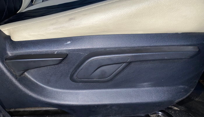 2018 Mahindra KUV 100 NXT K8 P 6 STR, Petrol, Manual, 85,392 km, Driver Side Adjustment Panel