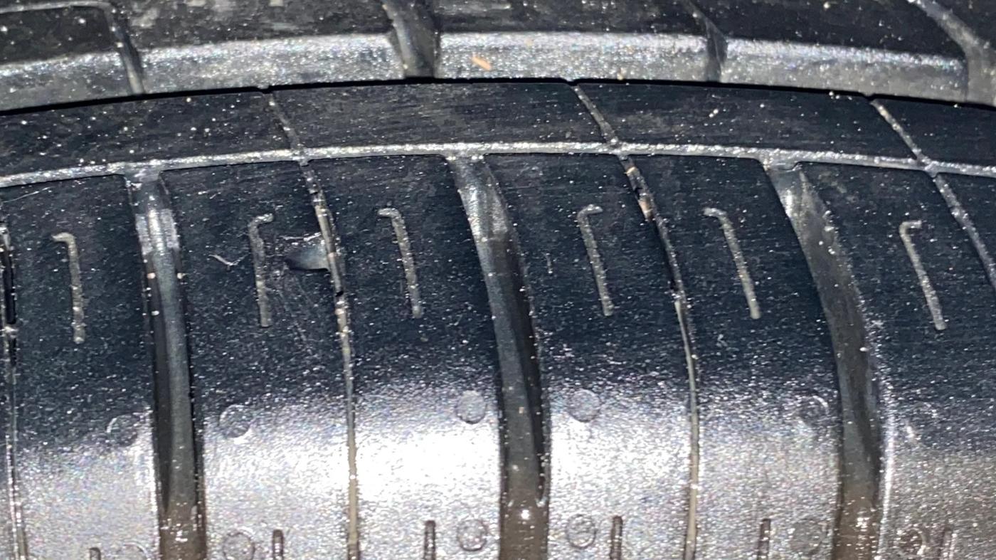 2018 Mahindra KUV 100 NXT K8 P 6 STR, Petrol, Manual, 85,392 km, Right Front Tyre Tread
