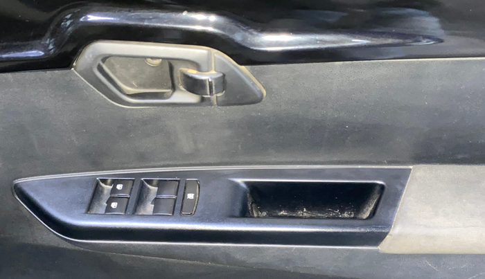 2018 Mahindra KUV 100 NXT K8 P 6 STR, Petrol, Manual, 85,392 km, Driver Side Door Panels Control