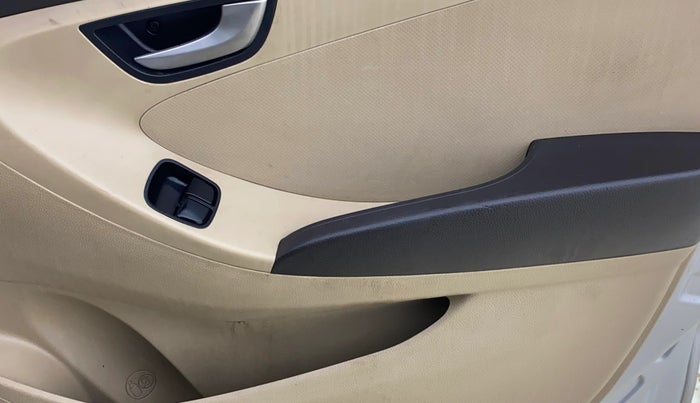 2016 Hyundai Eon SPORTZ, Petrol, Manual, 71,758 km, Driver Side Door Panels Control