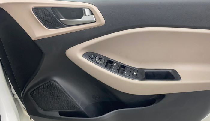 2019 Hyundai Elite i20 ASTA (O) CVT, Petrol, Automatic, 1,02,999 km, Driver Side Door Panels Control