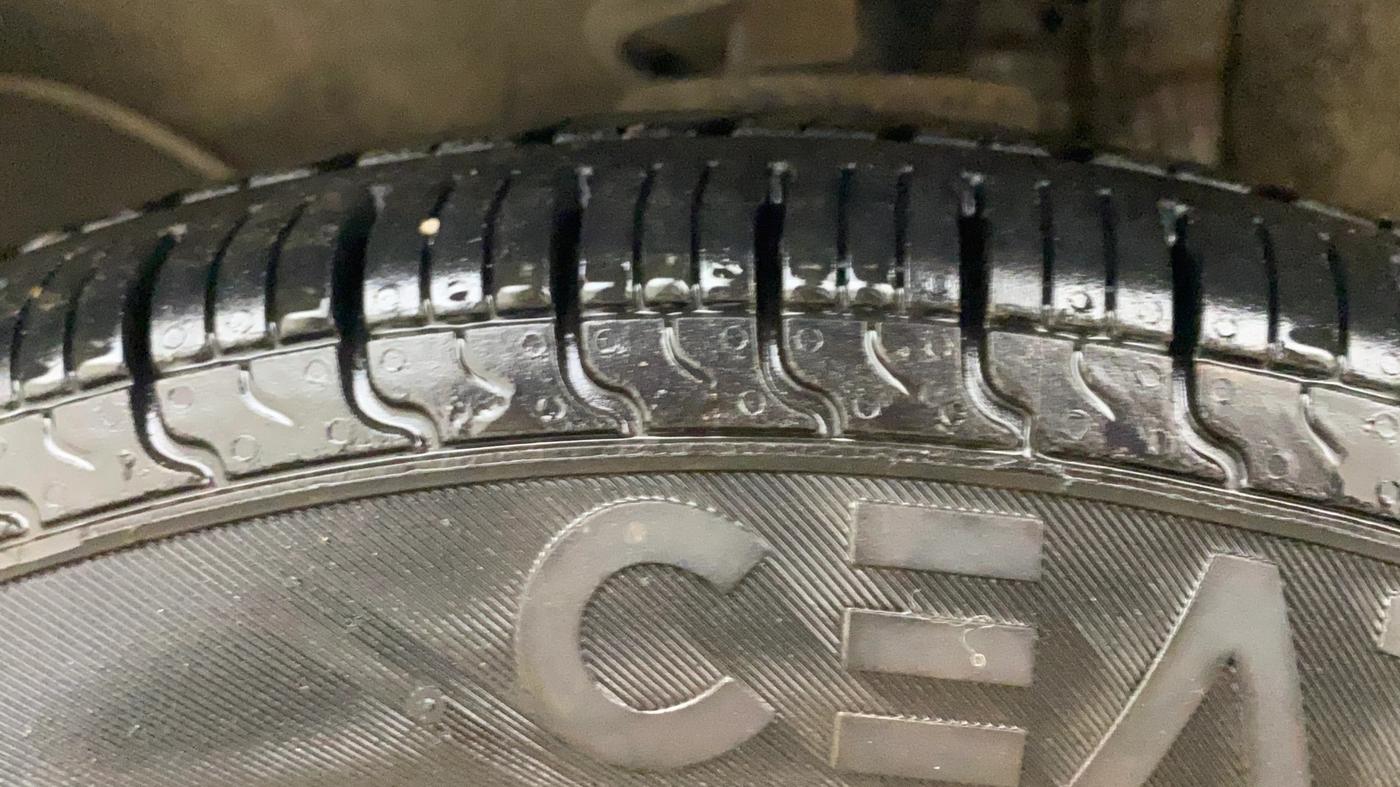 2021 Maruti Alto LXI CNG, CNG, Manual, 82,569 km, Left Front Tyre Tread
