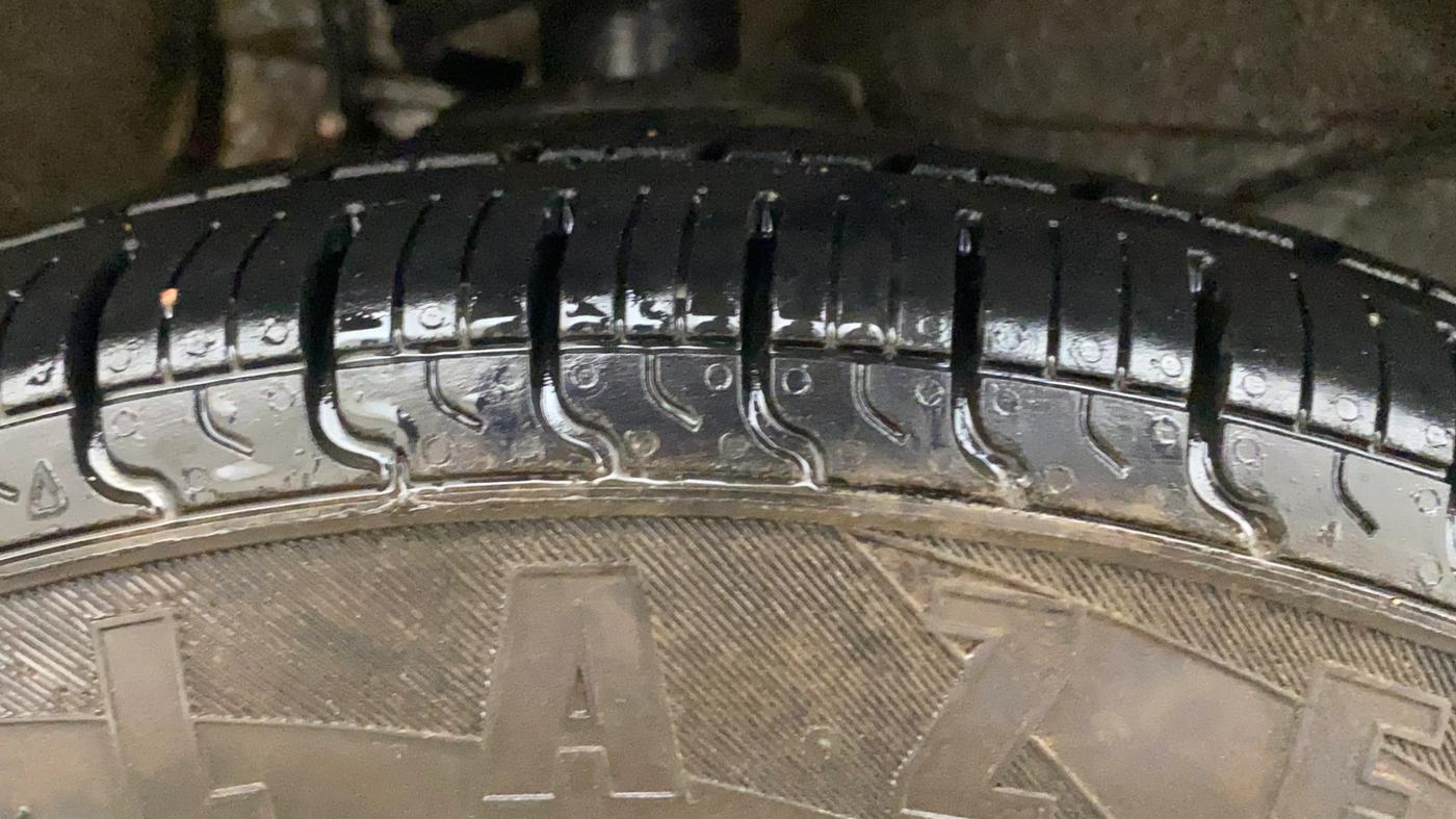 2021 Maruti Alto LXI CNG, CNG, Manual, 82,569 km, Right Front Tyre Tread