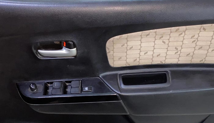 2017 Maruti Wagon R 1.0 VXI, Petrol, Manual, 57,641 km, Driver Side Door Panels Control