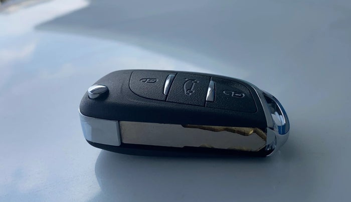 2017 Honda WR-V 1.5L I-DTEC S MT, Diesel, Manual, 1,43,502 km, Key Close Up