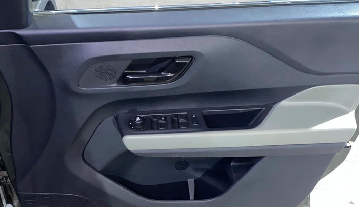 2023 Tata PUNCH ADVENTURE CAMO MT, Petrol, Manual, 18,949 km, Driver Side Door Panels Control