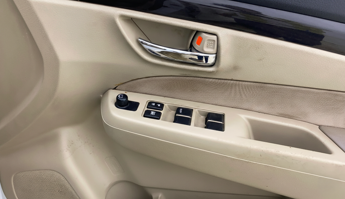 2016 Maruti Ciaz VXI+, Petrol, Manual, 1,19,955 km, Driver Side Door Panels Control