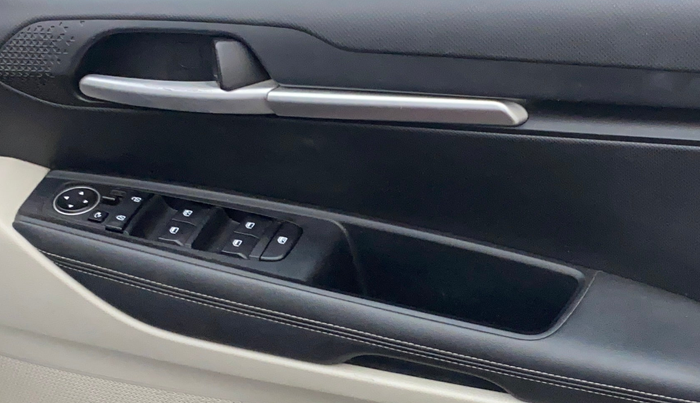 2021 KIA SONET HTX 1.5, Diesel, Manual, 75,117 km, Driver Side Door Panels Control