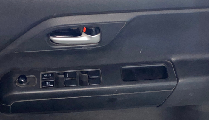 2020 Maruti New Wagon-R VXI 1.2, Petrol, Manual, 51,291 km, Driver Side Door Panels Control