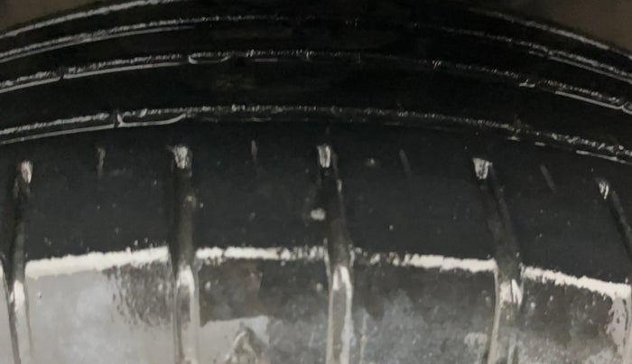 2019 Maruti Baleno DELTA PETROL 1.2, Petrol, Manual, 99,799 km, Right Front Tyre Tread