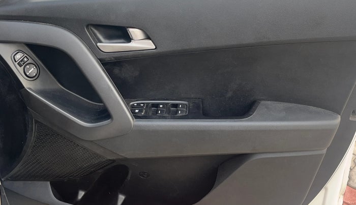 2018 Hyundai Creta SX 1.6 DIESEL DUAL TONE, Diesel, Manual, 1,10,150 km, Driver Side Door Panels Control