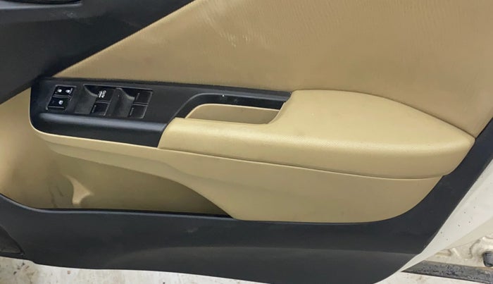 2015 Honda City 1.5L I-VTEC SV, Petrol, Manual, 1,10,770 km, Driver Side Door Panels Control