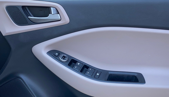 2018 Hyundai Elite i20 ASTA 1.2 (O), Petrol, Manual, 35,102 km, Driver Side Door Panels Control