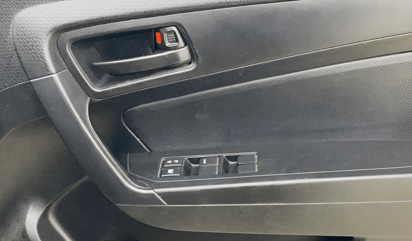 2021 Maruti Vitara Brezza LXI, CNG, Manual, 1,03,922 km, Driver Side Door Panels Control