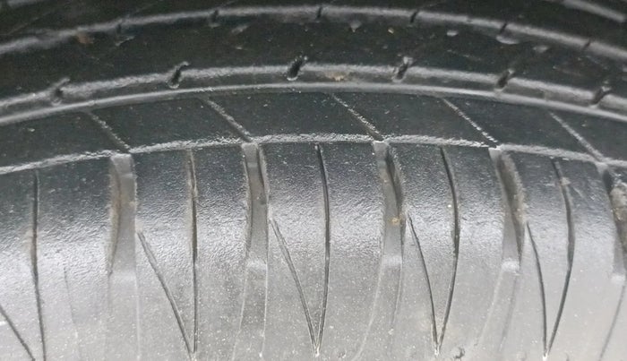 2023 Maruti BREZZA LXI SMART HYBRID, CNG, Manual, 80,327 km, Left Front Tyre Tread