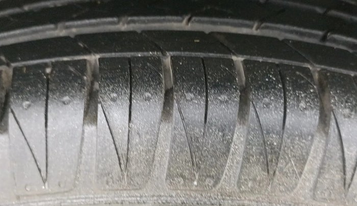 2023 Maruti BREZZA LXI SMART HYBRID, CNG, Manual, 80,327 km, Left Rear Tyre Tread