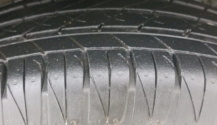 2023 Maruti BREZZA LXI SMART HYBRID, CNG, Manual, 80,327 km, Right Front Tyre Tread