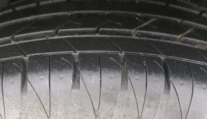 2023 Maruti BREZZA LXI SMART HYBRID, CNG, Manual, 80,327 km, Right Rear Tyre Tread