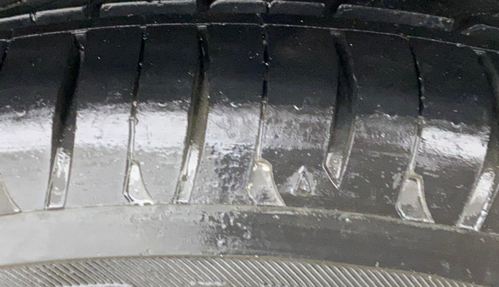 2015 Volkswagen Polo COMFORTLINE 1.2L, Petrol, Manual, 88,060 km, Left Rear Tyre Tread